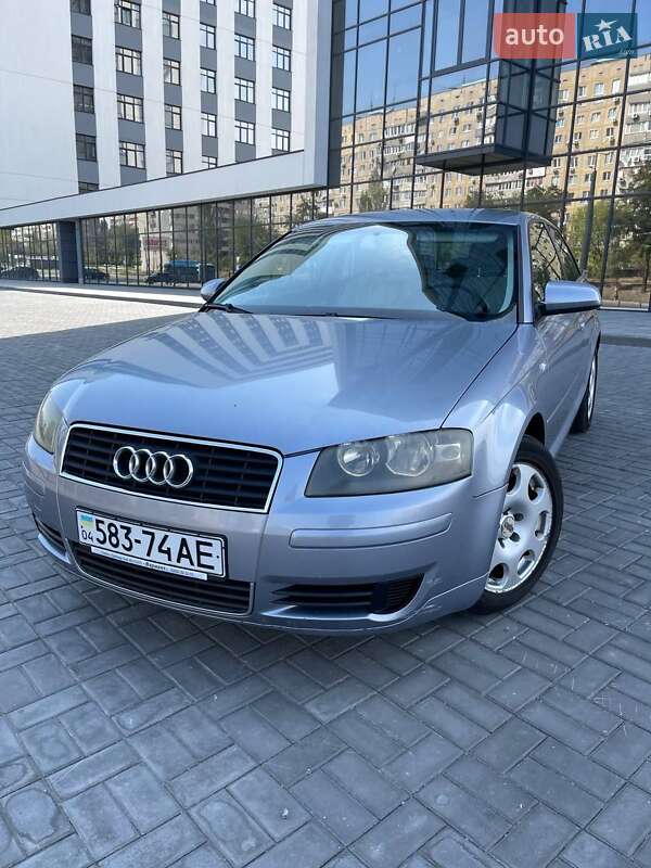 Хетчбек Audi A3 2004 в 