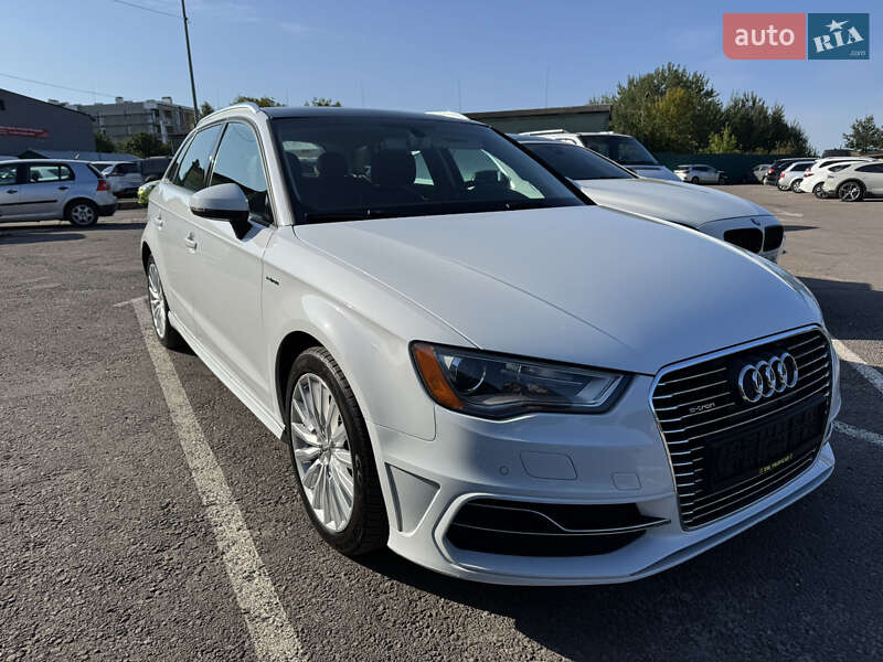 Хэтчбек Audi A3 2015 в Ровно