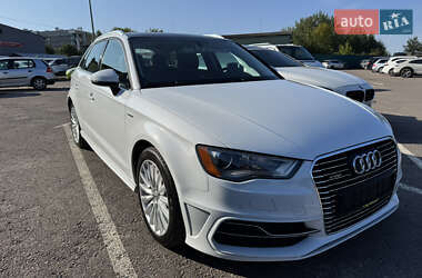 Хэтчбек Audi A3 2015 в 
