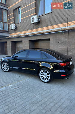 Седан Audi A3 2016 в 