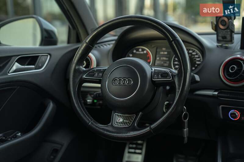Седан Audi A3 2015 в Чернівцях