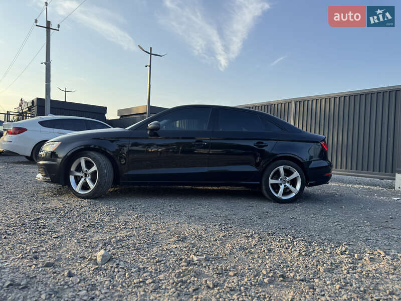 Седан Audi A3 2015 в Львові