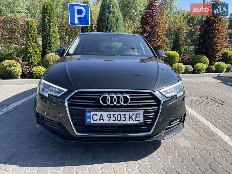 Хэтчбек Audi A3 2017 в 