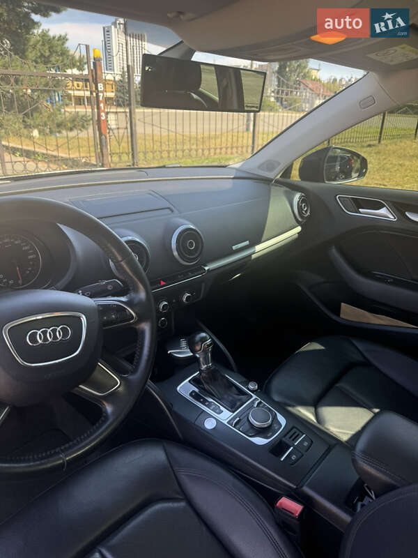 Седан Audi A3 2016 в Киеве