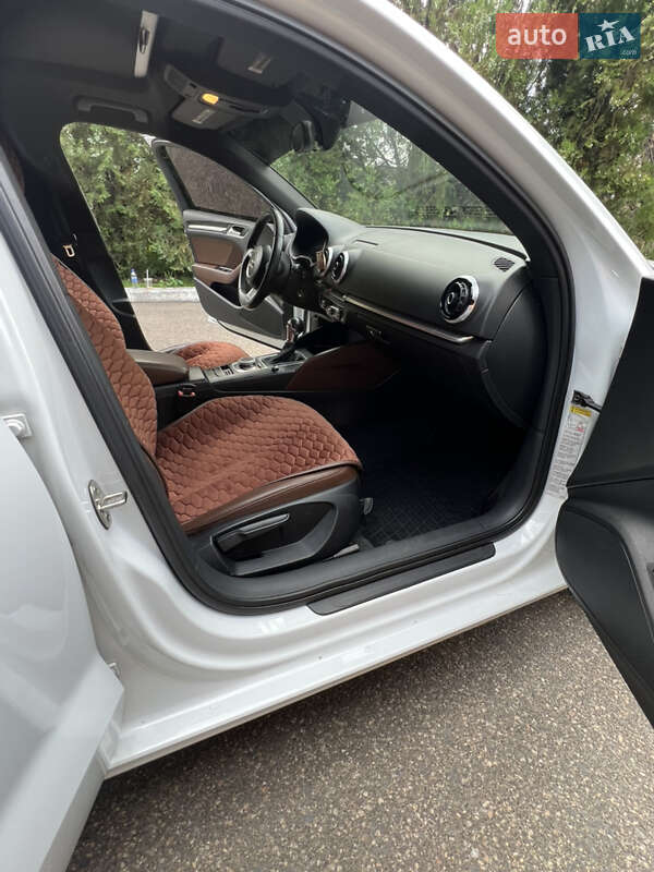 Седан Audi A3 2014 в Смілі