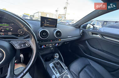 Хэтчбек Audi A3 2017 в 