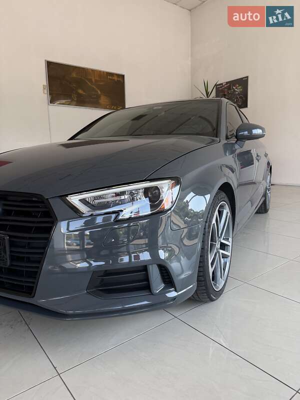 Седан Audi A3 2019 в Черновцах