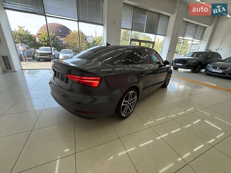 Седан Audi A3 2019 в Черновцах
