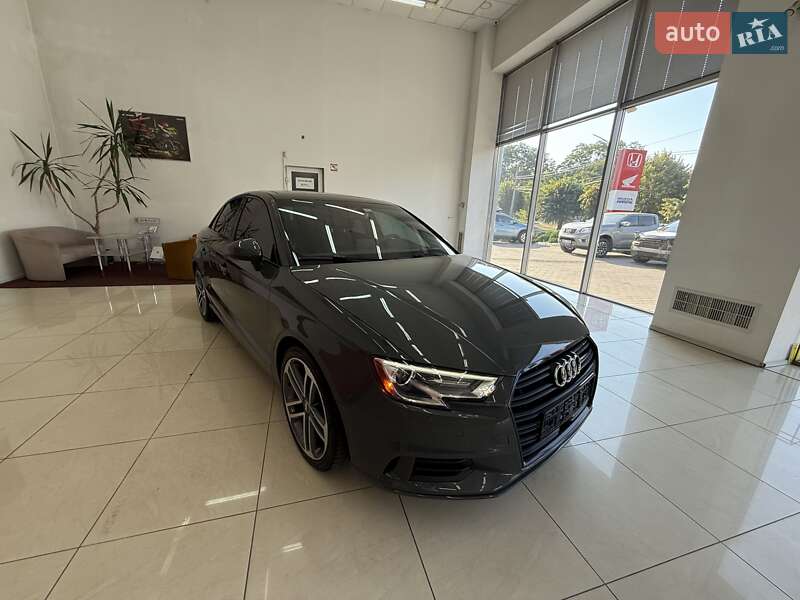 Седан Audi A3 2019 в Черновцах