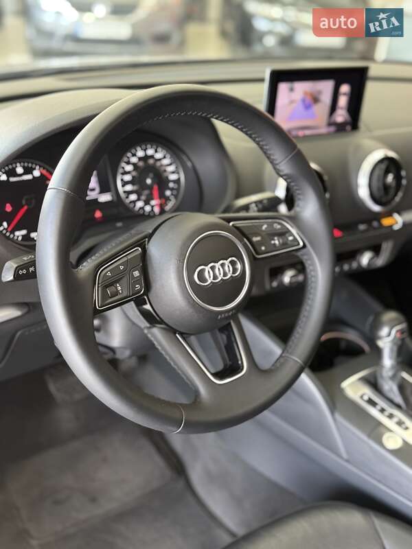 Седан Audi A3 2019 в Черновцах