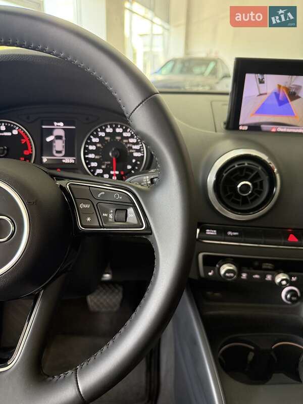 Седан Audi A3 2019 в Черновцах