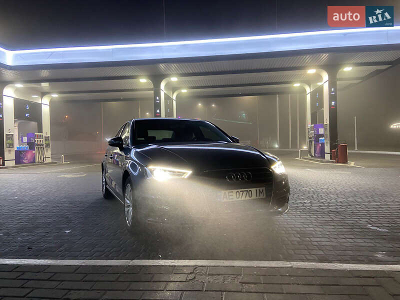 Седан Audi A3 2016 в Днепре