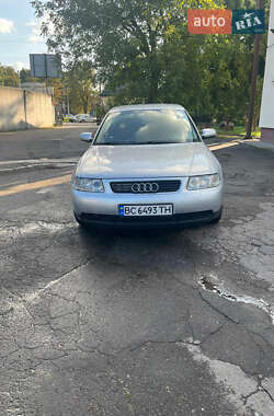 Хэтчбек Audi A3 2001 в 