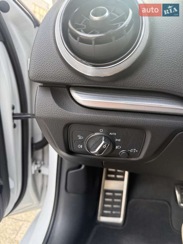 Седан Audi A3 2018 в Киеве фото 23 Седан Audi A3 2018 в Киеве