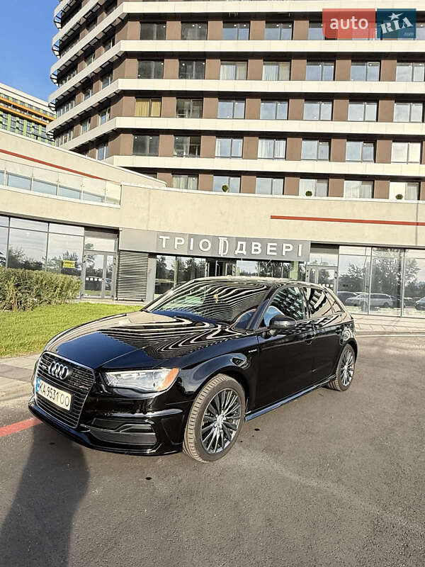 Хетчбек Audi A3 2016 в 