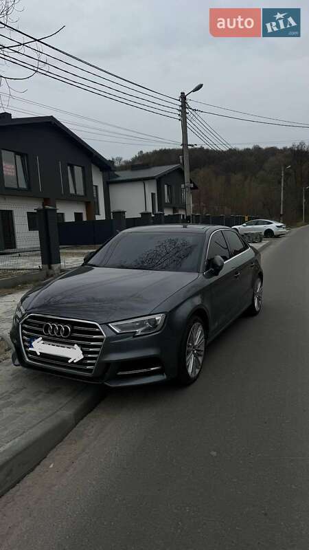 Седан Audi A3 2018 в Львове
