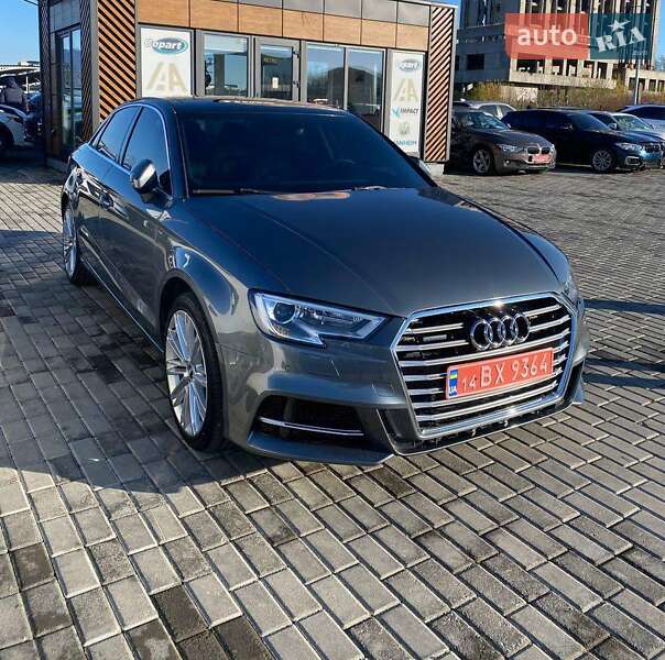 Седан Audi A3 2018 в Львове