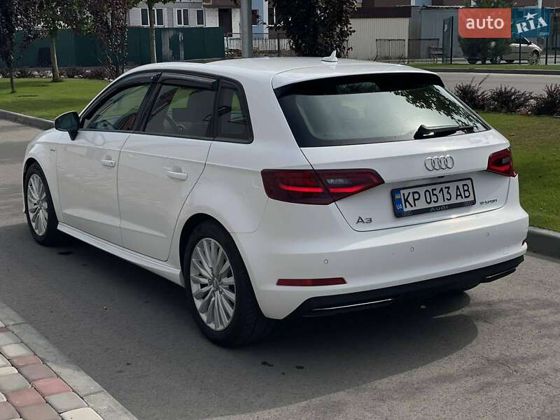 Хэтчбек Audi A3 2016 в Днепре