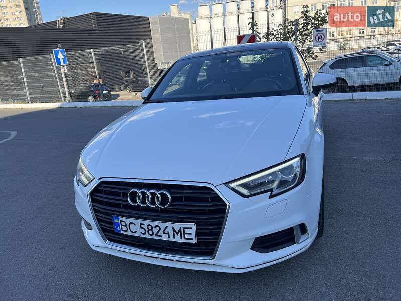 Седан Audi A3 2018 в Львове