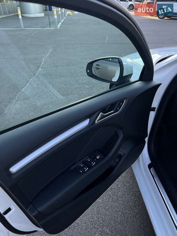 Седан Audi A3 2018 в Львове