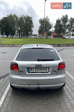 Хэтчбек Audi A3 2004 в 