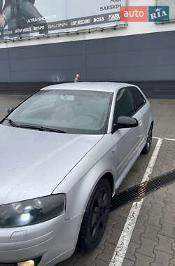 Хэтчбек Audi A3 2004 в 