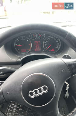 Хэтчбек Audi A3 2004 в 