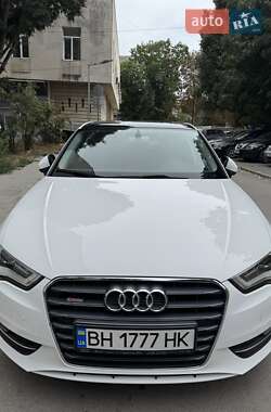 Хэтчбек Audi A3 2015 в 