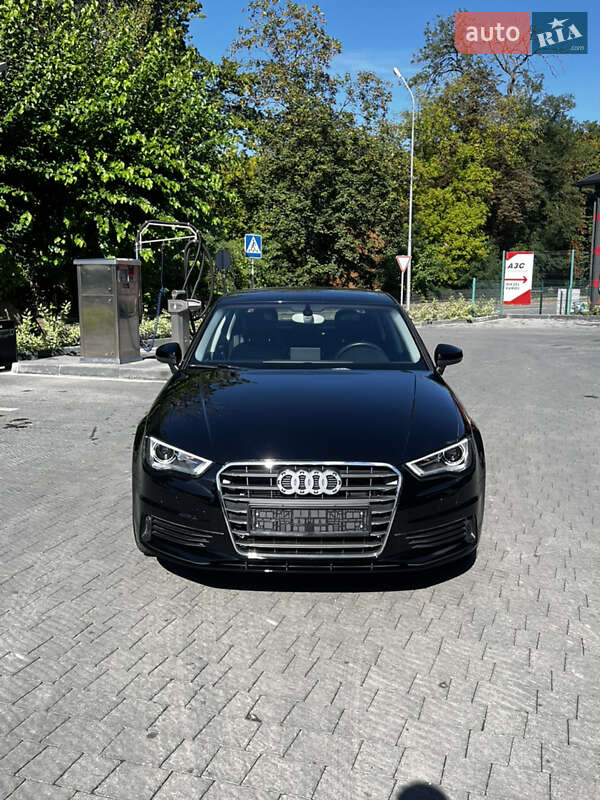 Седан Audi A3 2015 в Самборе