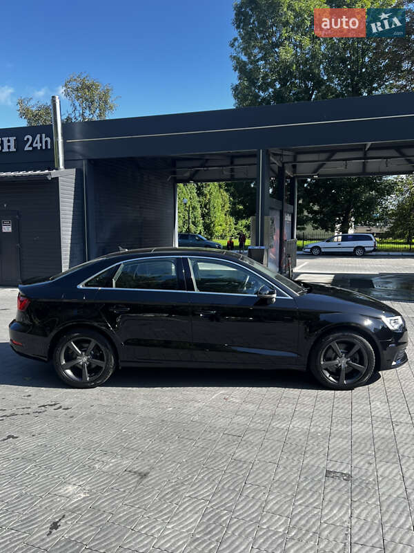 Седан Audi A3 2015 в Самборе
