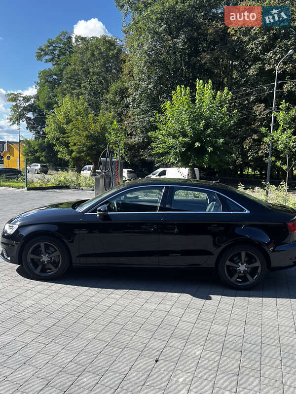 Седан Audi A3 2015 в Самборе
