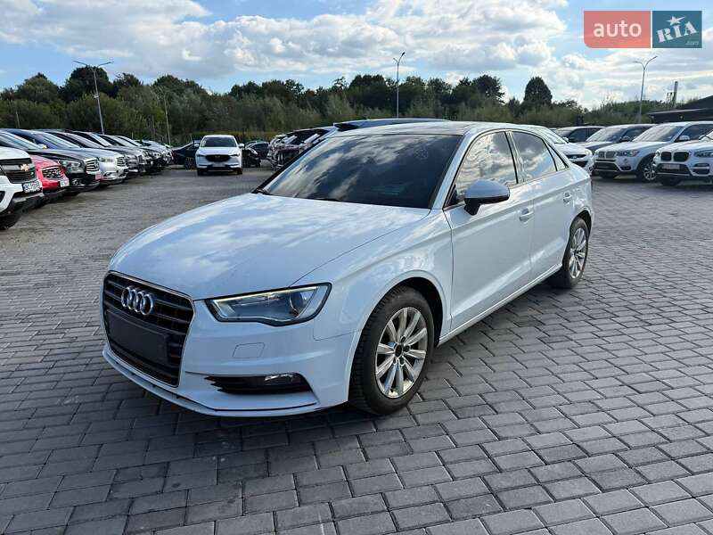 Седан Audi A3 2015 в Львове