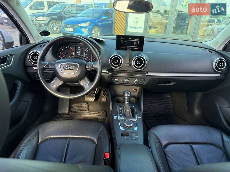 Седан Audi A3 2015 в Львове