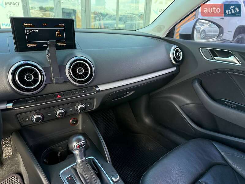 Седан Audi A3 2015 в Львове