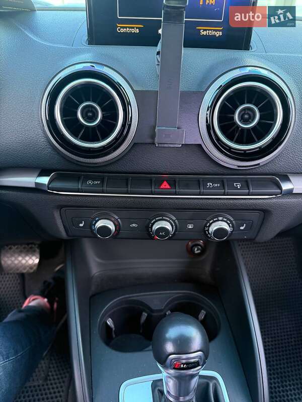 Седан Audi A3 2015 в Львове