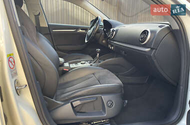 Хетчбек Audi A3 2013 в 