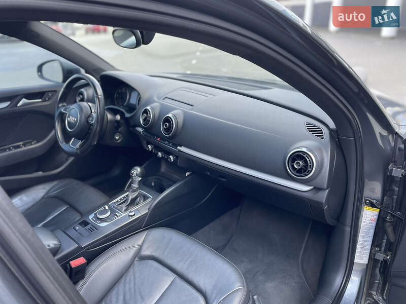 Седан Audi A3 2015 в Луцке