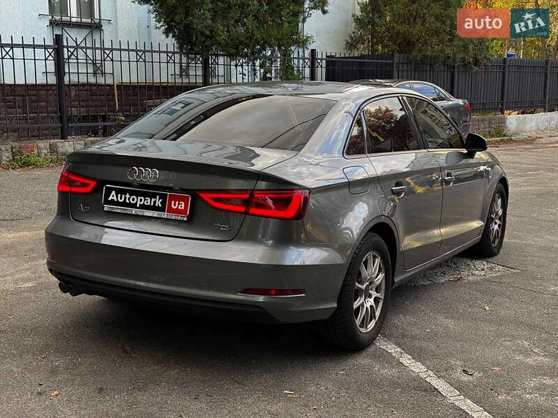 Седан Audi A3 2016 в Киеве