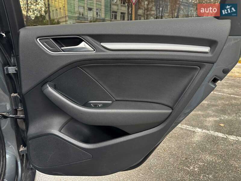 Седан Audi A3 2016 в Киеве