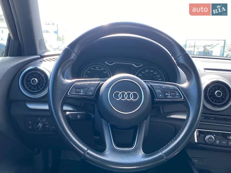 Хэтчбек Audi A3 2016 в Львове