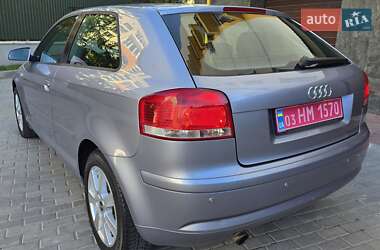 Хэтчбек Audi A3 2004 в 