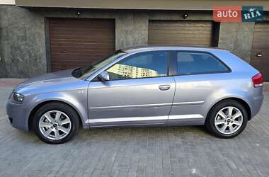 Хэтчбек Audi A3 2004 в 