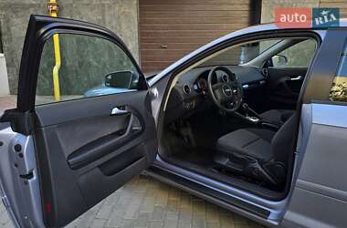 Хэтчбек Audi A3 2004 в 