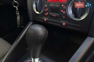 Хэтчбек Audi A3 2004 в 