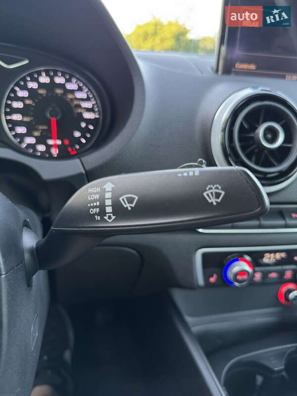 Седан Audi A3 2015 в Киеве