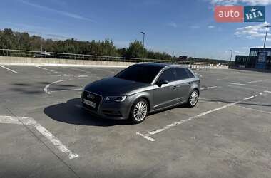 Хэтчбек Audi A3 2015 в 