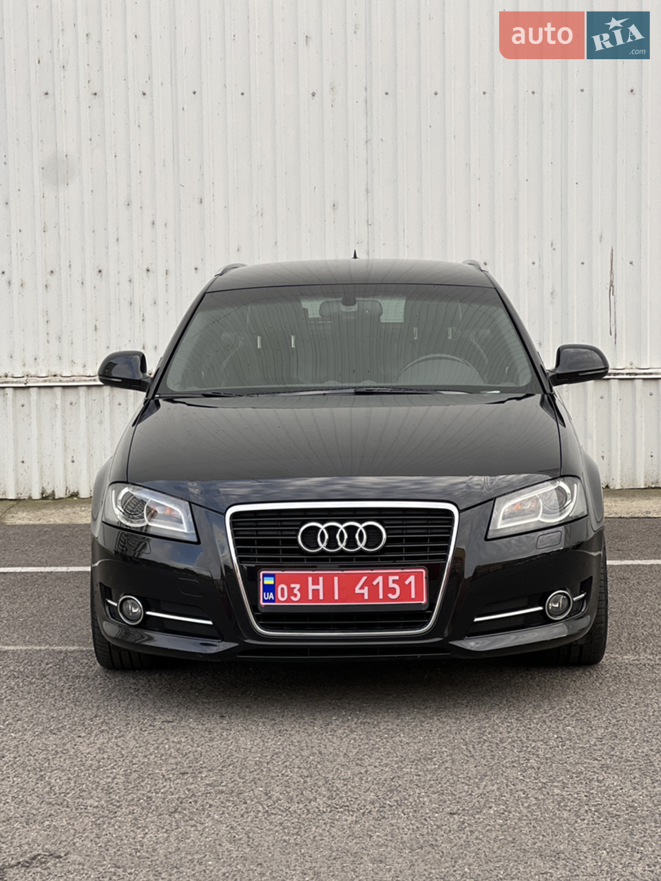 Audi A3 S line
Свіжо пригнана з Швейцарії. 
Розмитнена. 
Сертифікована. 
Без пробігу по Україні. 
Чорний перламутровий колір. 
Диски Baracuda (2000$)
Подвійний S line. 
Максимальне світло.(омивач фар.)
Задній парктронік. 
Повний електро пакет. 
Клімат контроль. 
Підігрів передніх сидінь. 
Автоматичне дальнє світло. 
Електро регулювання сидінь водія, пасажира. 
Чорна стеля. 
Два ключі. 
Задня шторка. 
Під рульові пелюстки. 
Сабвуфер. 
