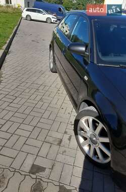 Хэтчбек Audi A3 2004 в 