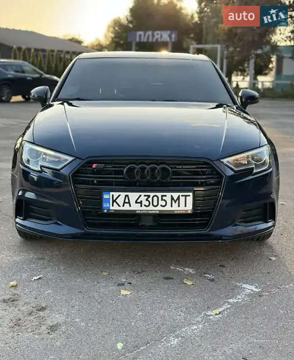 Седан Audi A3 2016 в Чернівцях
