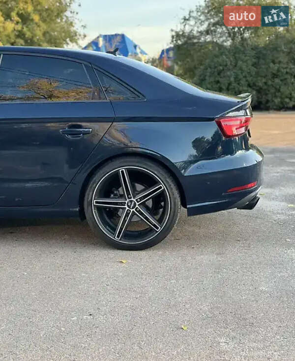 Седан Audi A3 2016 в Чернівцях